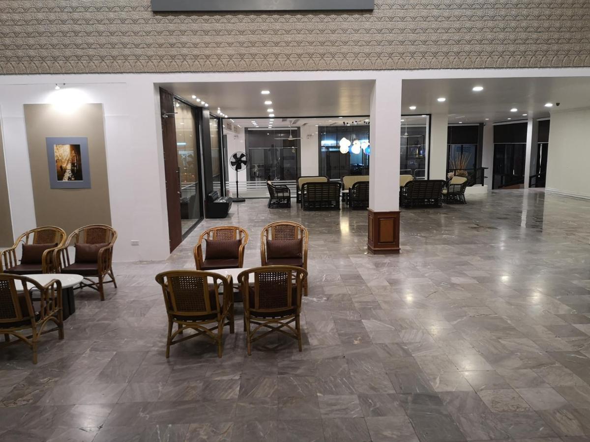 Готель The Regent Ubon Убонратчатхані Екстер'єр фото